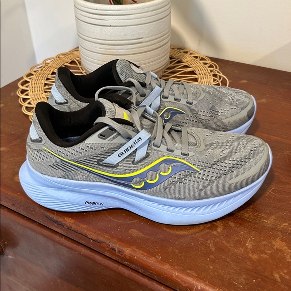 Saucony Guide 16 running sneakers size 8 - Picture 1 of 6